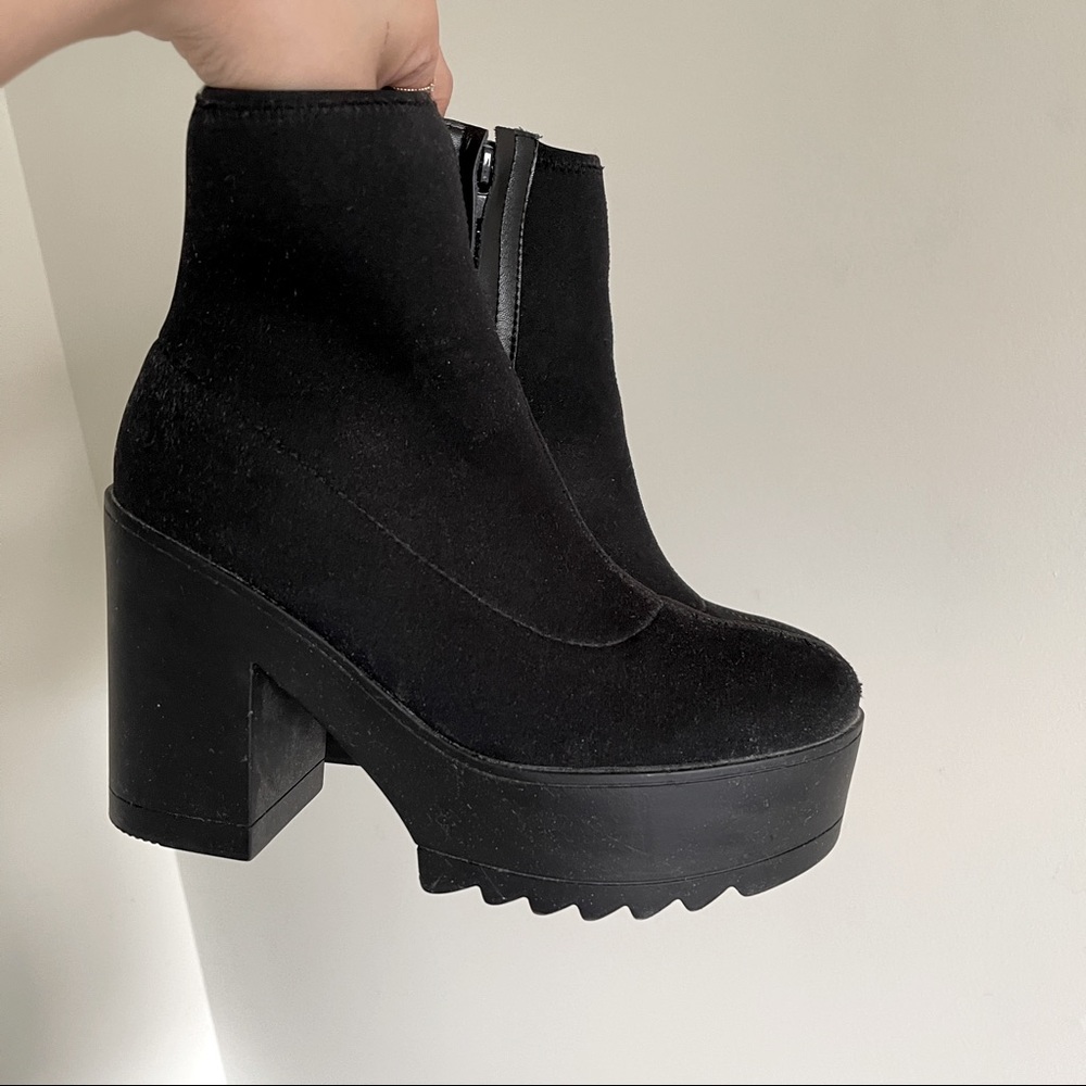 Puzzle black platform boots size 36